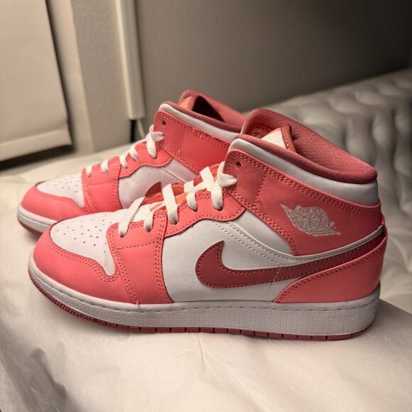 Nike Air Jordan 1 Mid Valentine's Day Size 7Y/8.5 Women's Pristine Condition - Picture 3 of 8